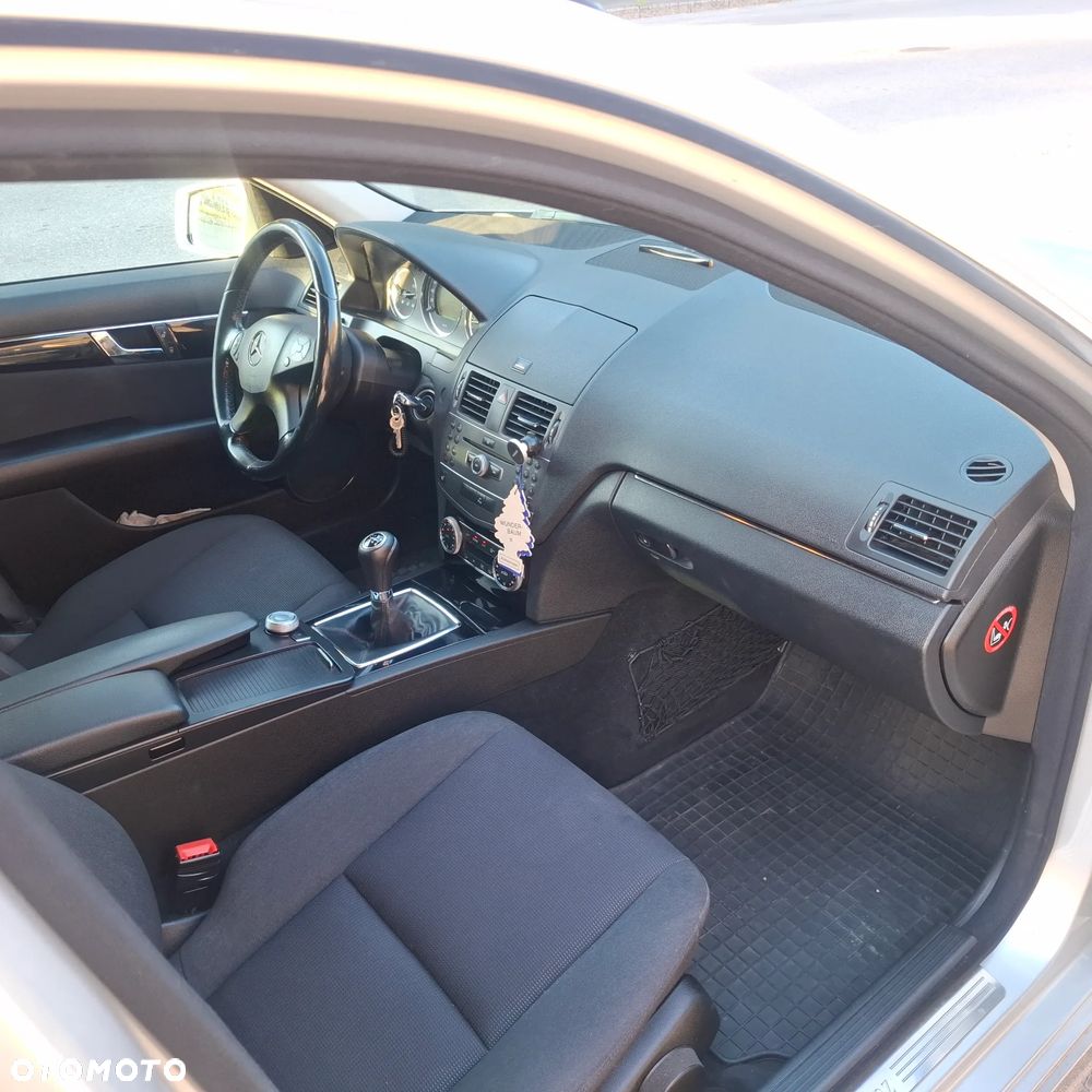 Mercedes-Benz Klasa C 220 CDI BlueEff Avantgarde - 7