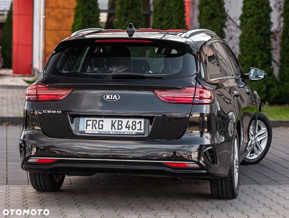 Kia Ceed - 12