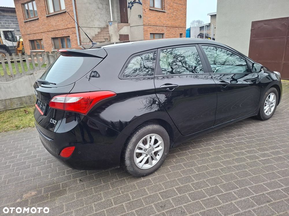 Hyundai i30 blue 1.6 CRDi Passion - 16