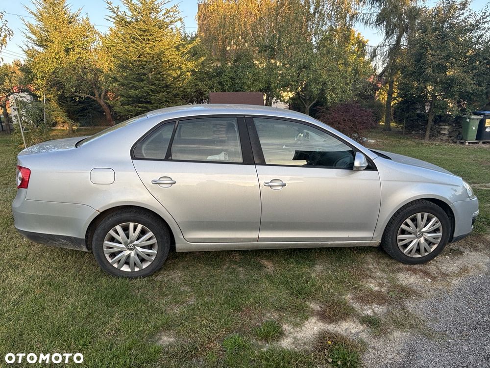 Volkswagen Jetta - 4
