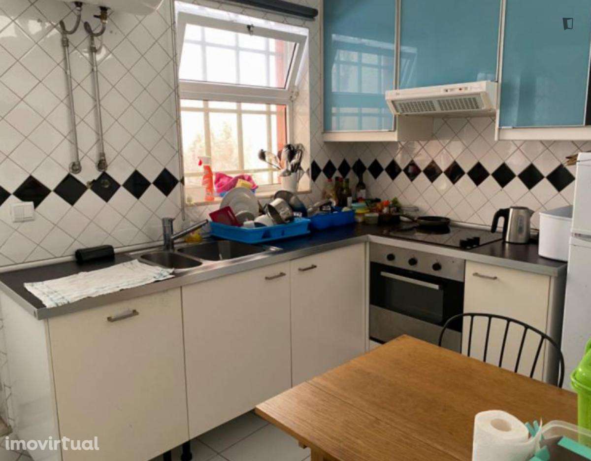 Quarto - localizado em Aveiro - Grande imagem: 3/8