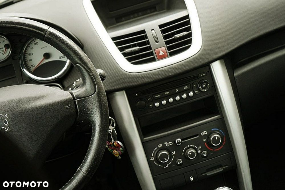 Peugeot 207 - 24