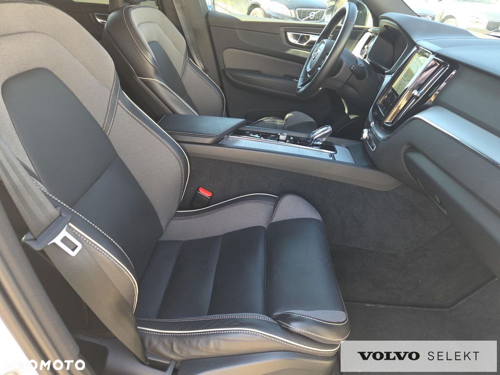 Volvo XC 60 B5 B AWD Plus Dark - 13