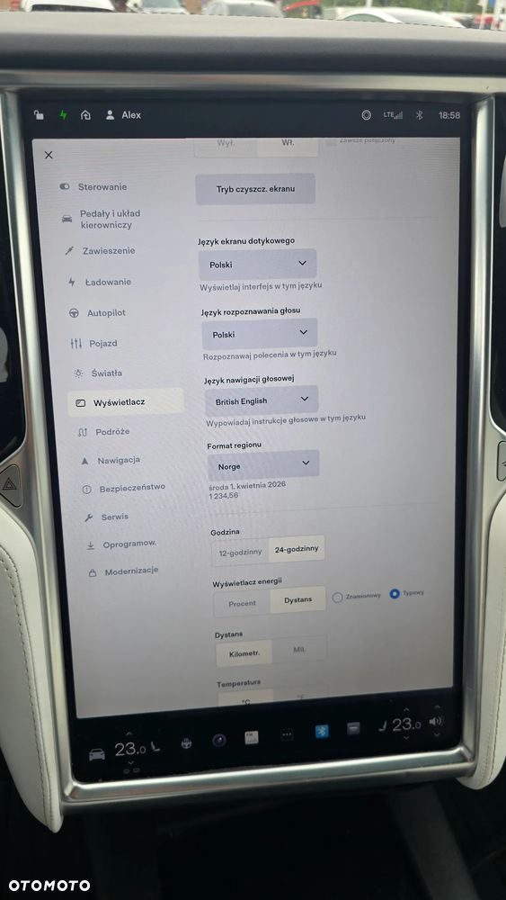 Tesla Model X - 21
