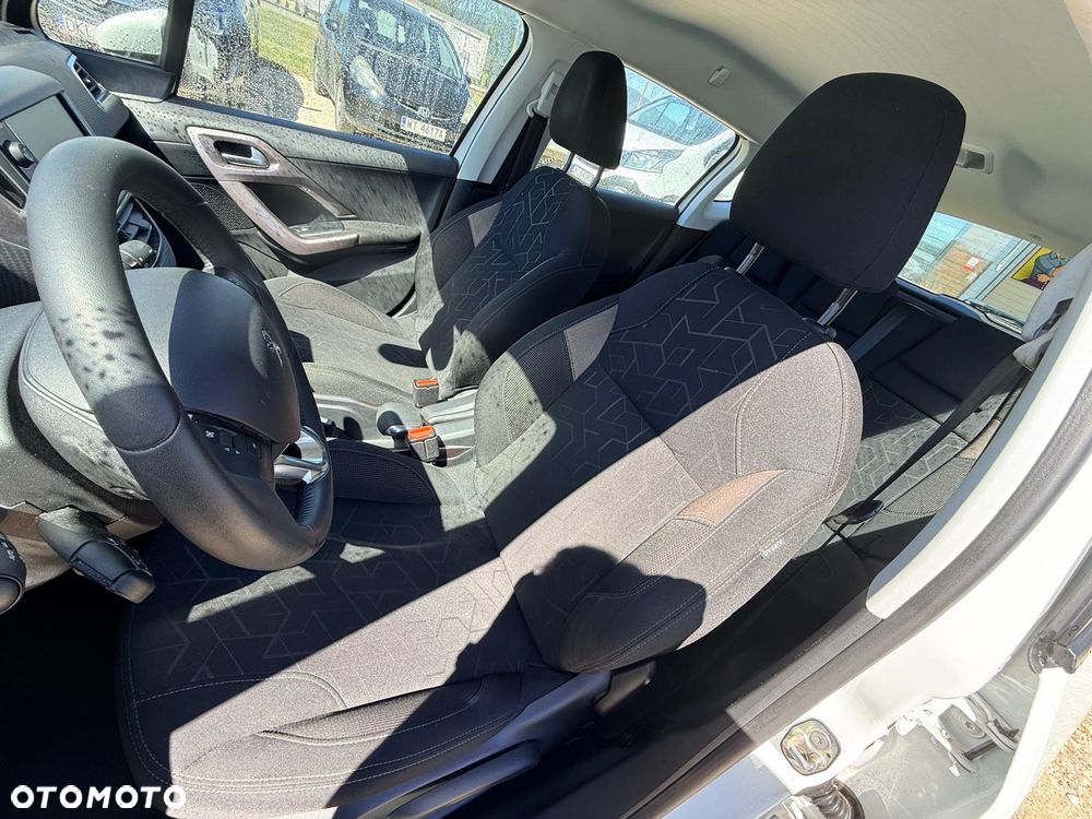 Peugeot 2008 1.2 VTi Allure - 12
