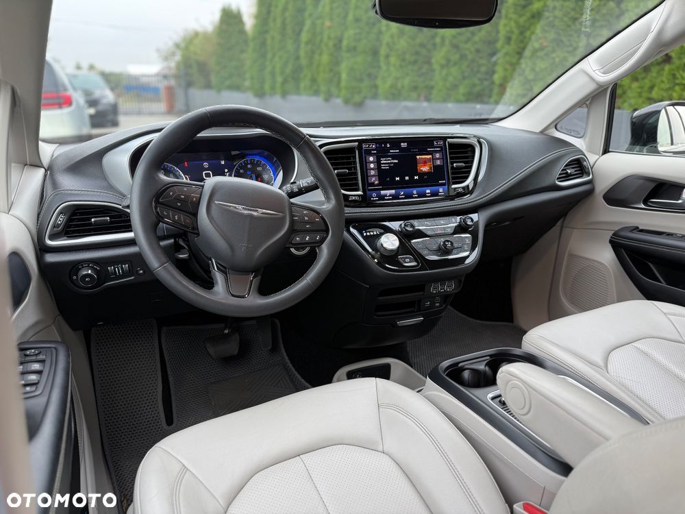 Chrysler Pacifica - 15