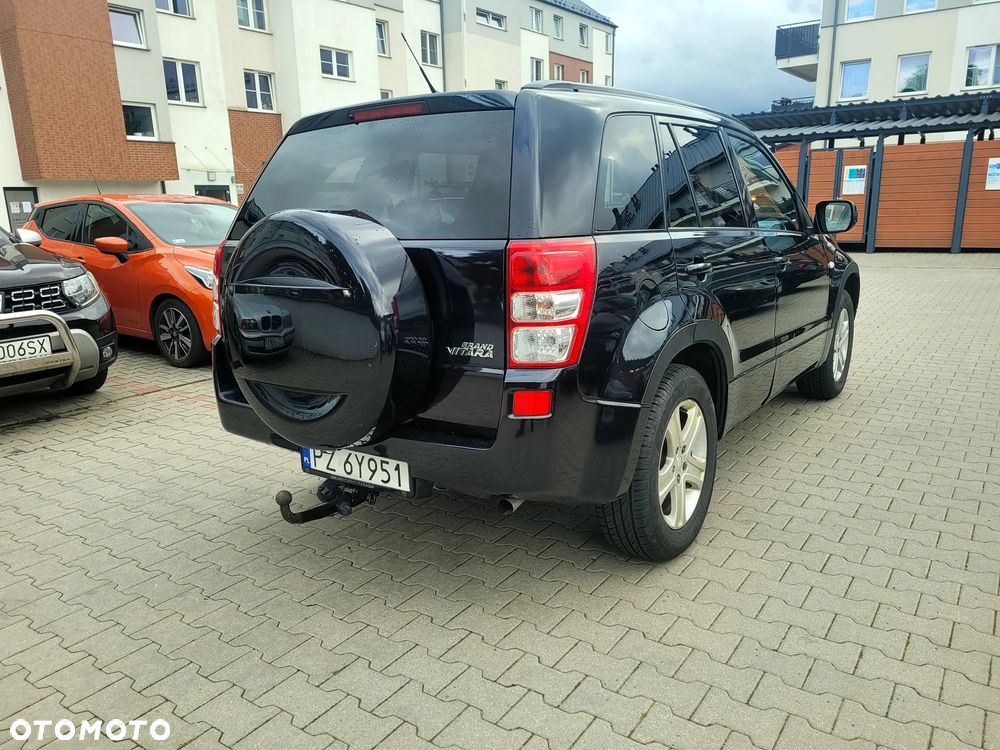 Suzuki Grand Vitara 2.0 Comfort + - 5