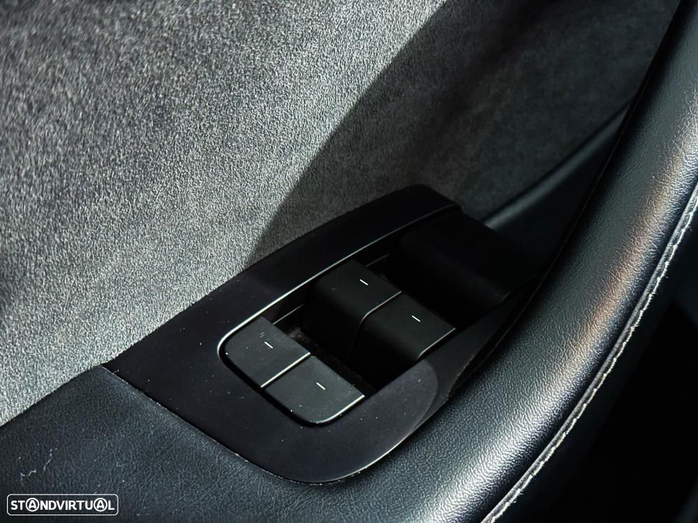 Tesla Model Y Long Range Dual Motor AWD - 42
