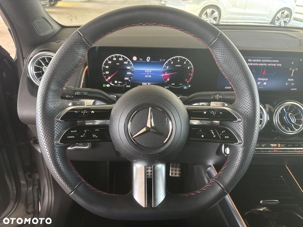 Mercedes-Benz GLB - 12