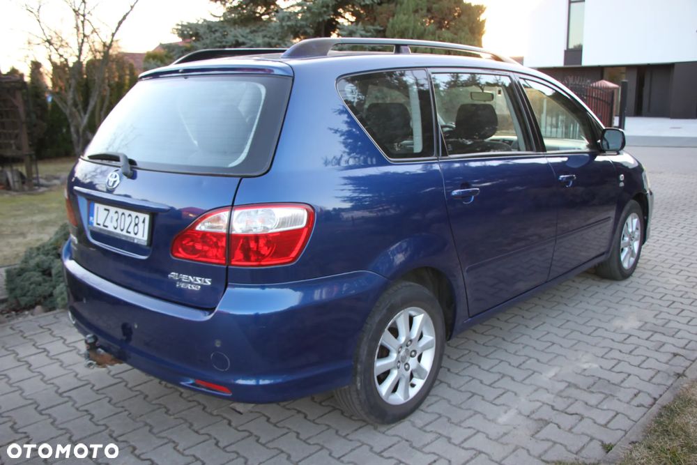 Toyota Avensis Verso D-4D - 7