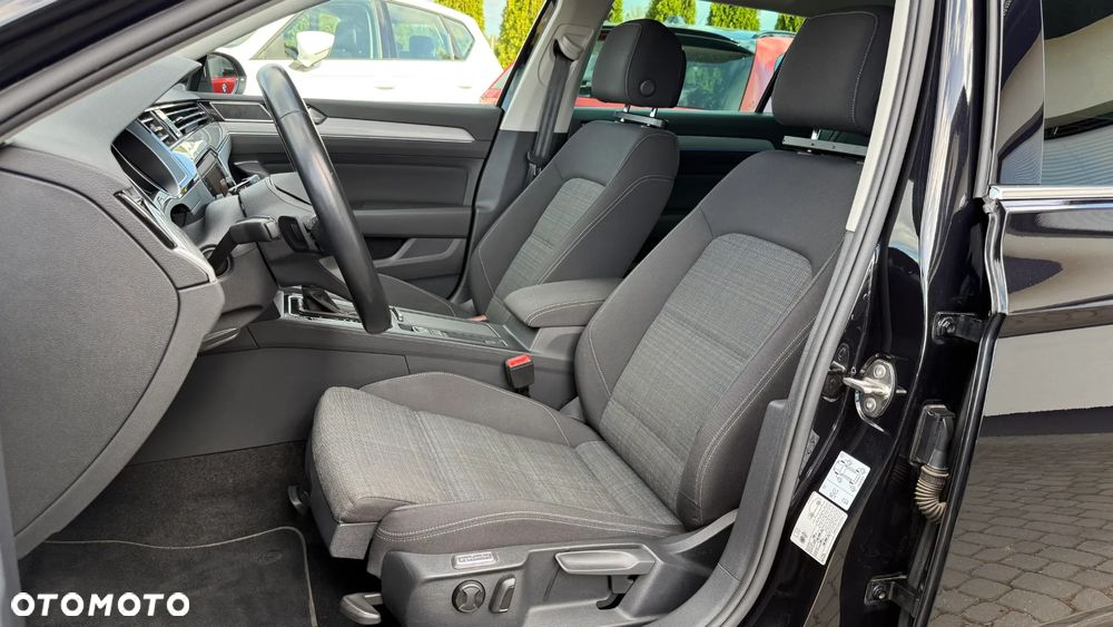 Volkswagen Passat 2.0 TDI SCR DSG Business - 26