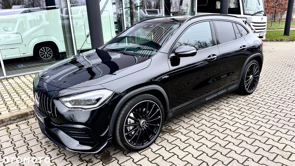 Mercedes-Benz GLA - 21