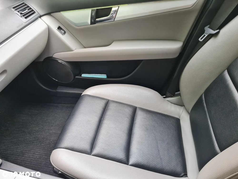 Mercedes-Benz Klasa C 320 CDI DPF Avantgarde - 19