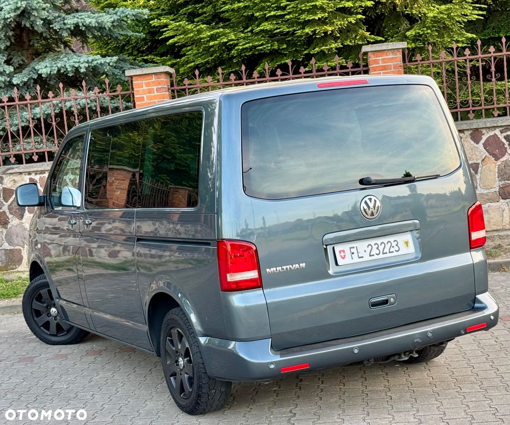 Volkswagen Multivan - 11