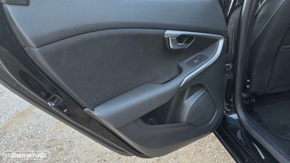 Volvo V40 2.0 D2 Momentum Geartronic - 32