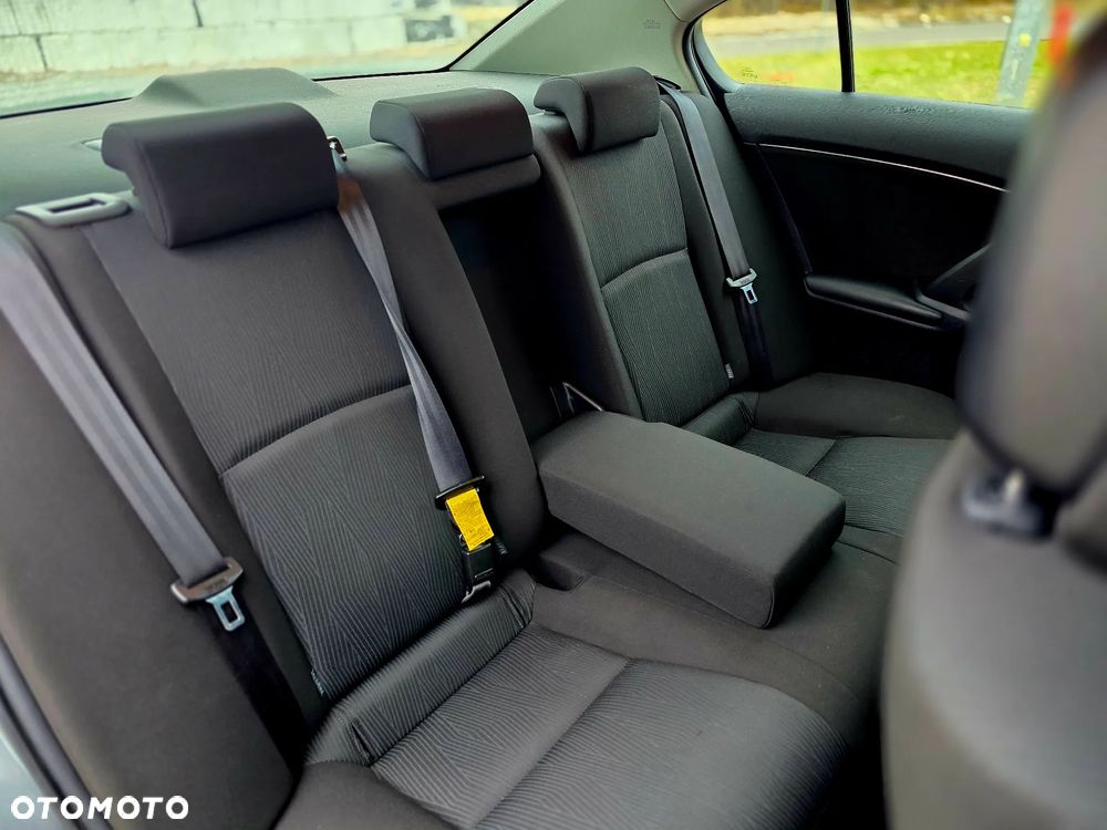 Toyota Avensis 1.8 Style - 18