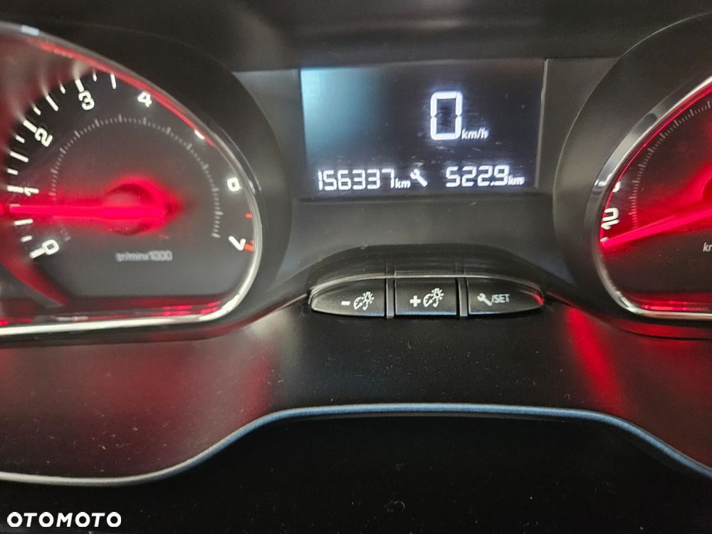 Peugeot 208 82 PureTech Style - 20