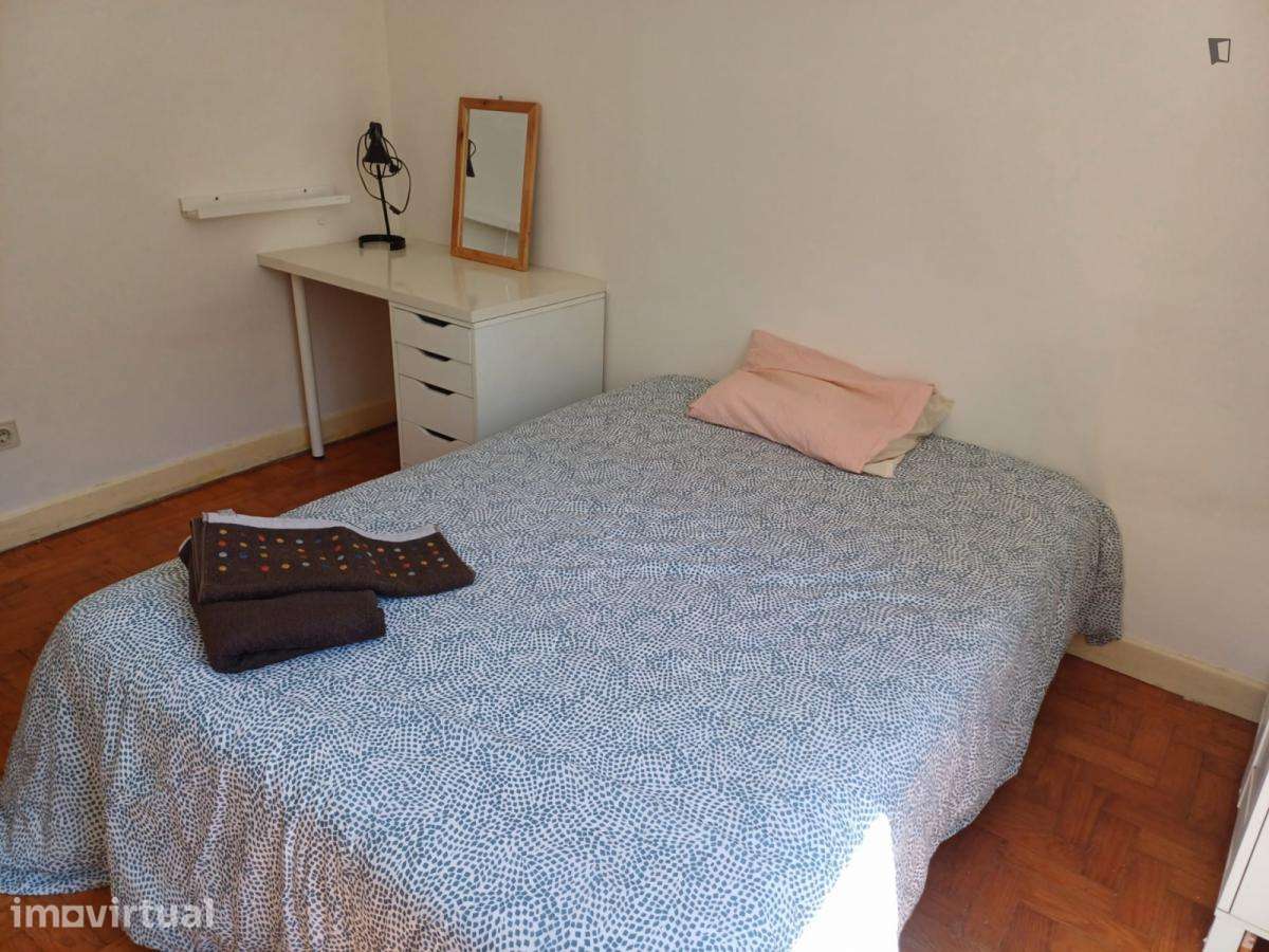 Quarto - localizado em Paranhos Porto - Grande imagem: 5/13