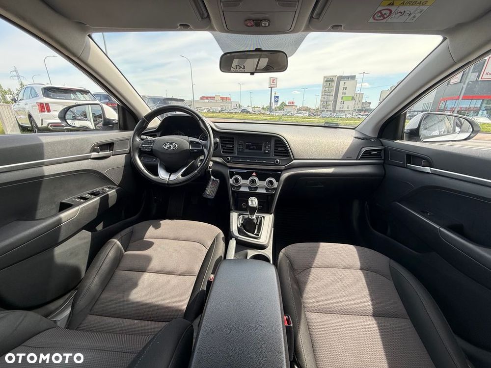 Hyundai Elantra 1.6 Classic Plus - 21