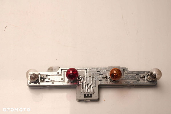 WKŁAD LAMPY GNIAZDO ŻARÓWEK LEWY TYŁ OPEL ZAFIRA B LIFT 2008R-