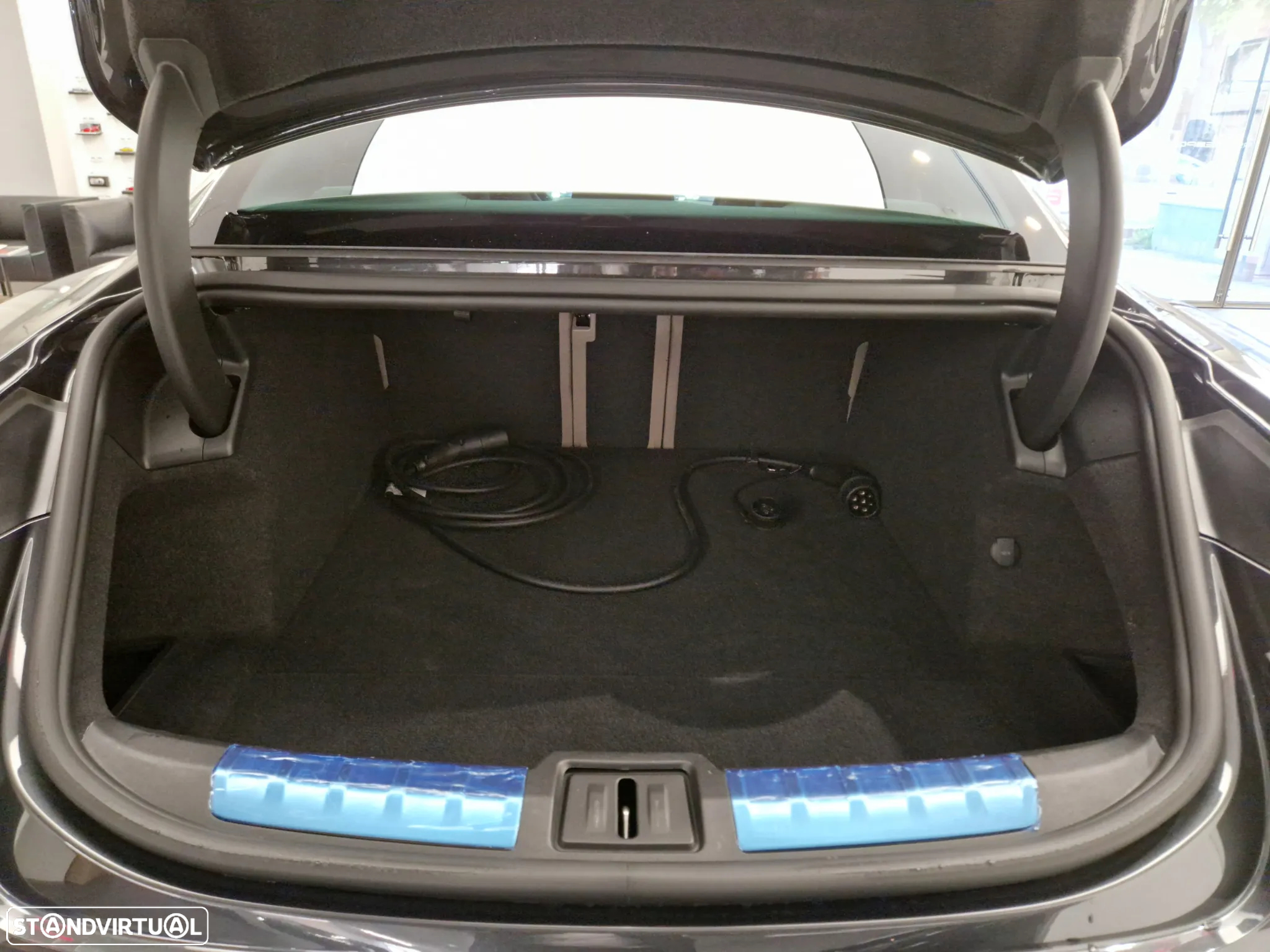 Porsche Taycan Standard - 31