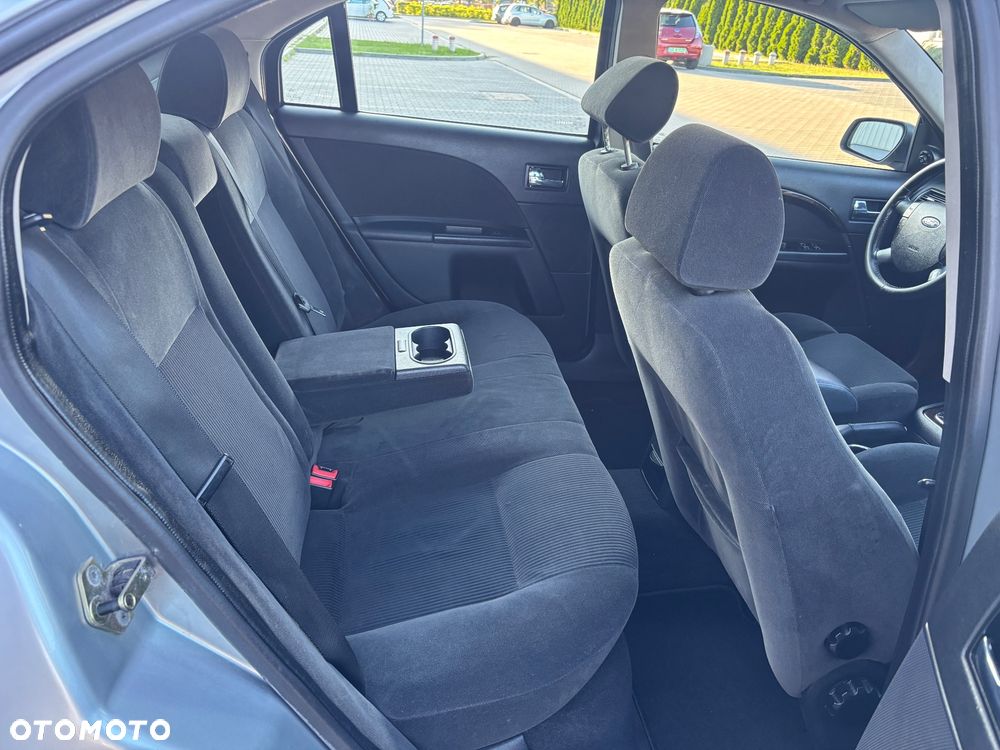Ford Mondeo 2.0 TDDi Ghia - 9
