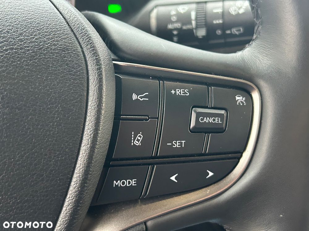 Lexus UX 250h F Sport 2WD - 23