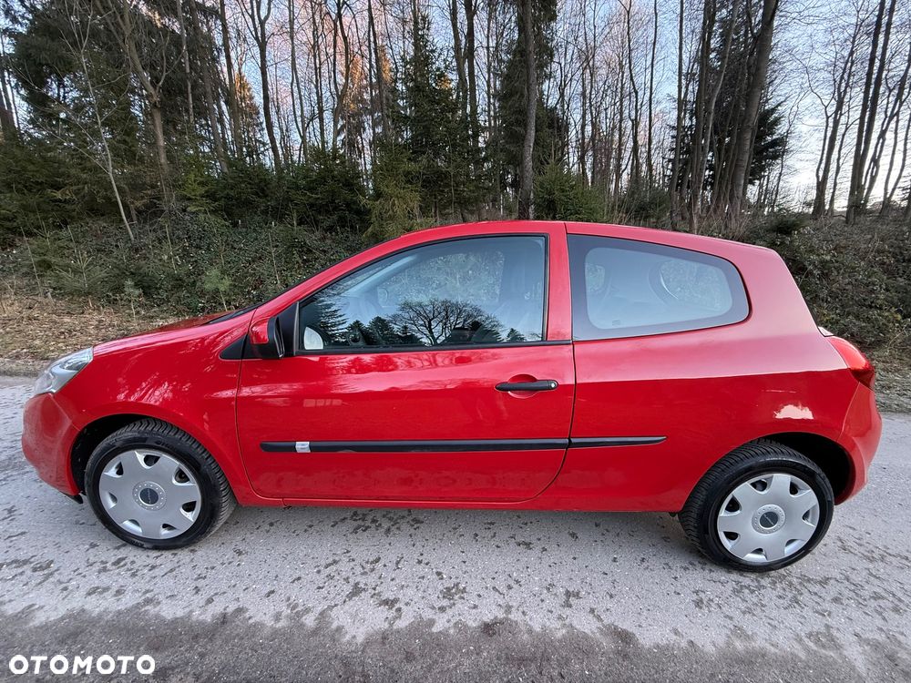 Renault Clio 1.2 16V Authentique - 10