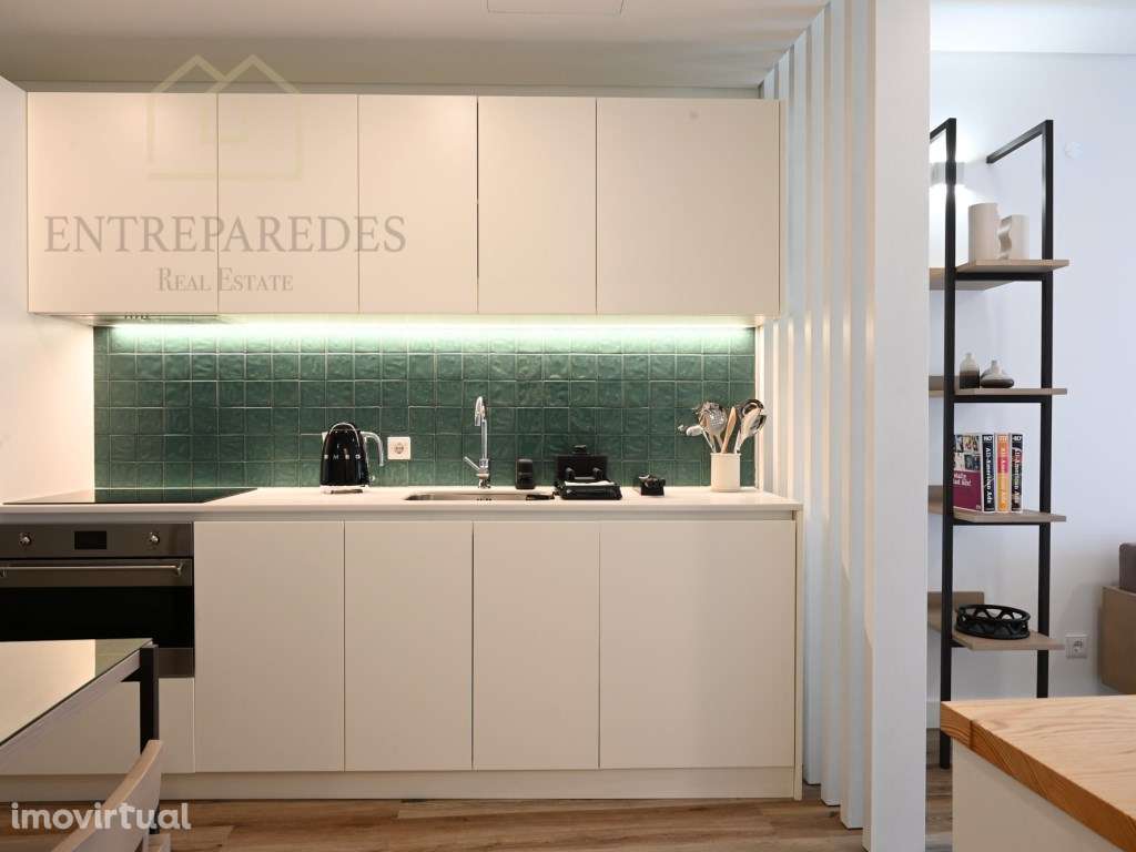 Dois apartamentos T0 e T1 comunicantes, com varandim, junto ao Jard... - Grande imagem: 2/49