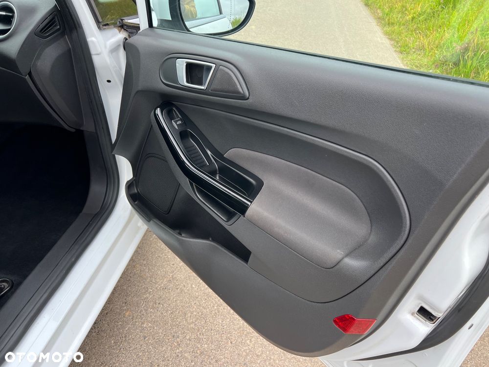 Ford Fiesta 1.0 EcoBoost Hybrid S&S TITANIUM - 22