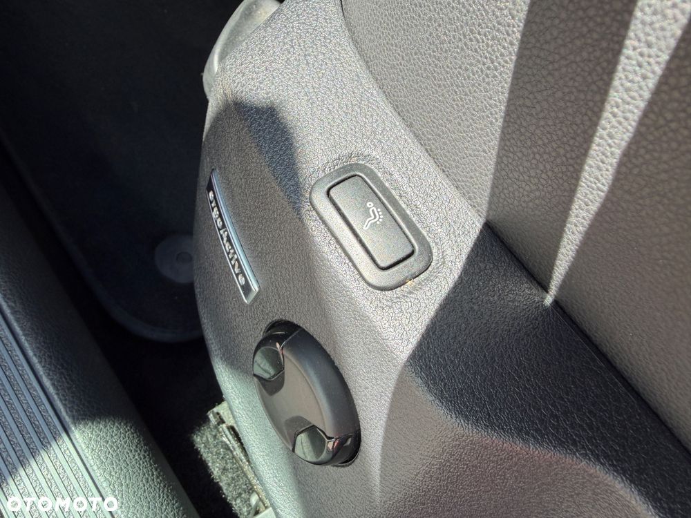 Volkswagen Golf 1.6 TDI DPF BlueMotion Technology Comfortline - 22