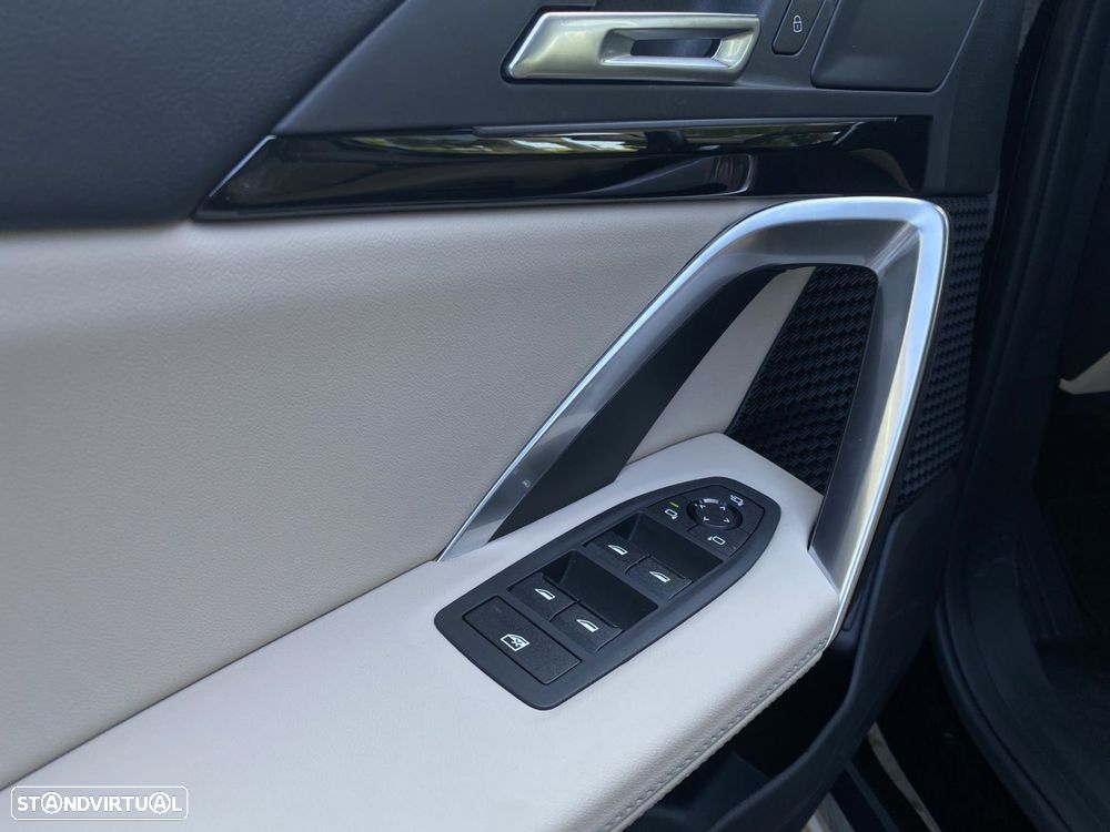 BMW iX1 eDrive20 xLine - 14