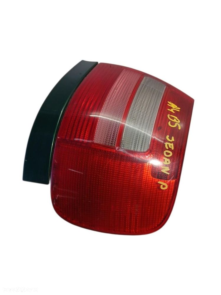 LAMPA PRAWA TYLNA TYŁ AUDI A4 B5 SEDAN LAMPA PRAWA TYLNA TYŁ A4 B5 SEDAN - 2