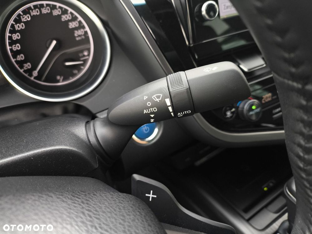 Toyota Camry 2.5 Hybrid Executive CVT - 27