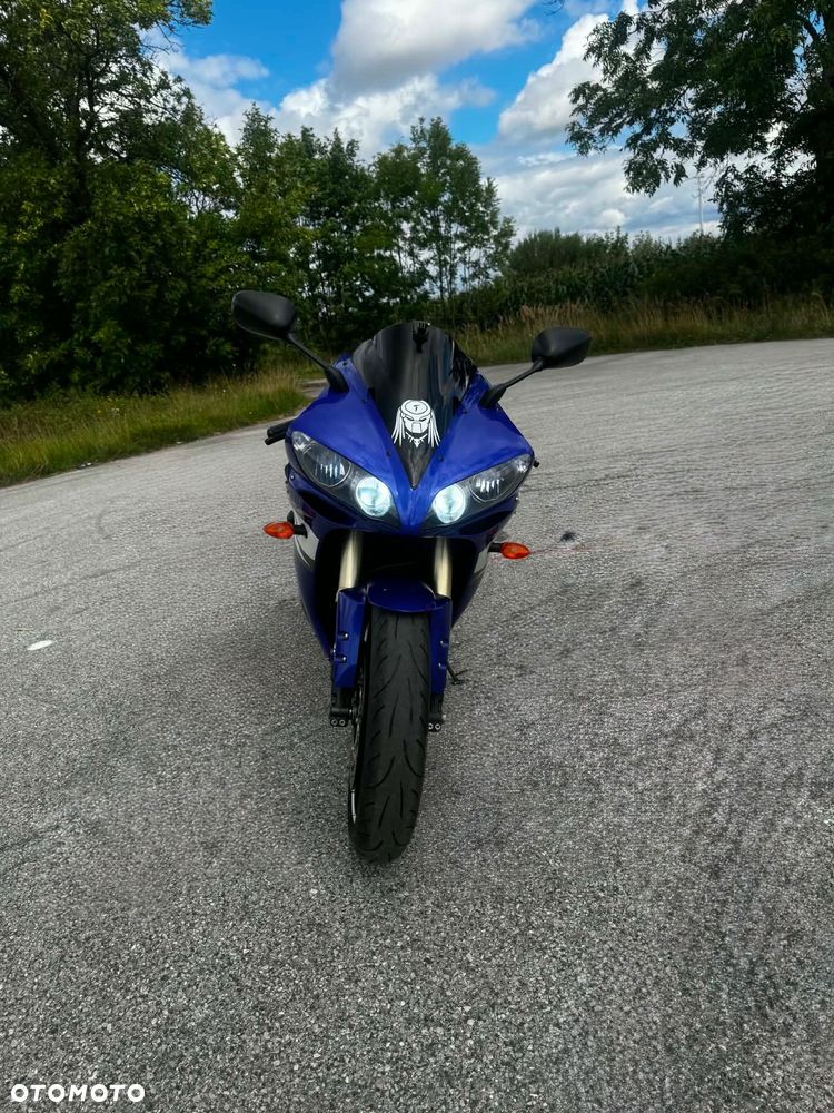 Yamaha R1 - 8