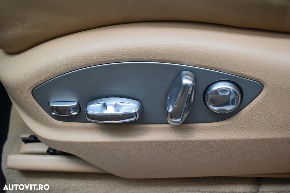 Porsche Cayenne - 14