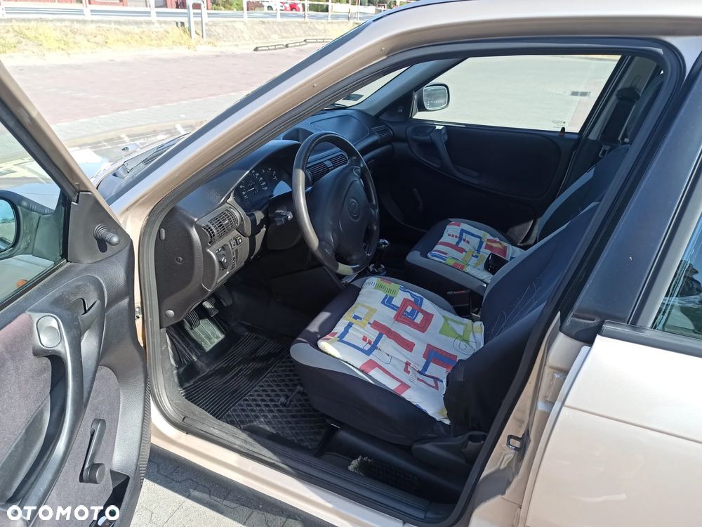Opel Astra 1.4 Base - 9