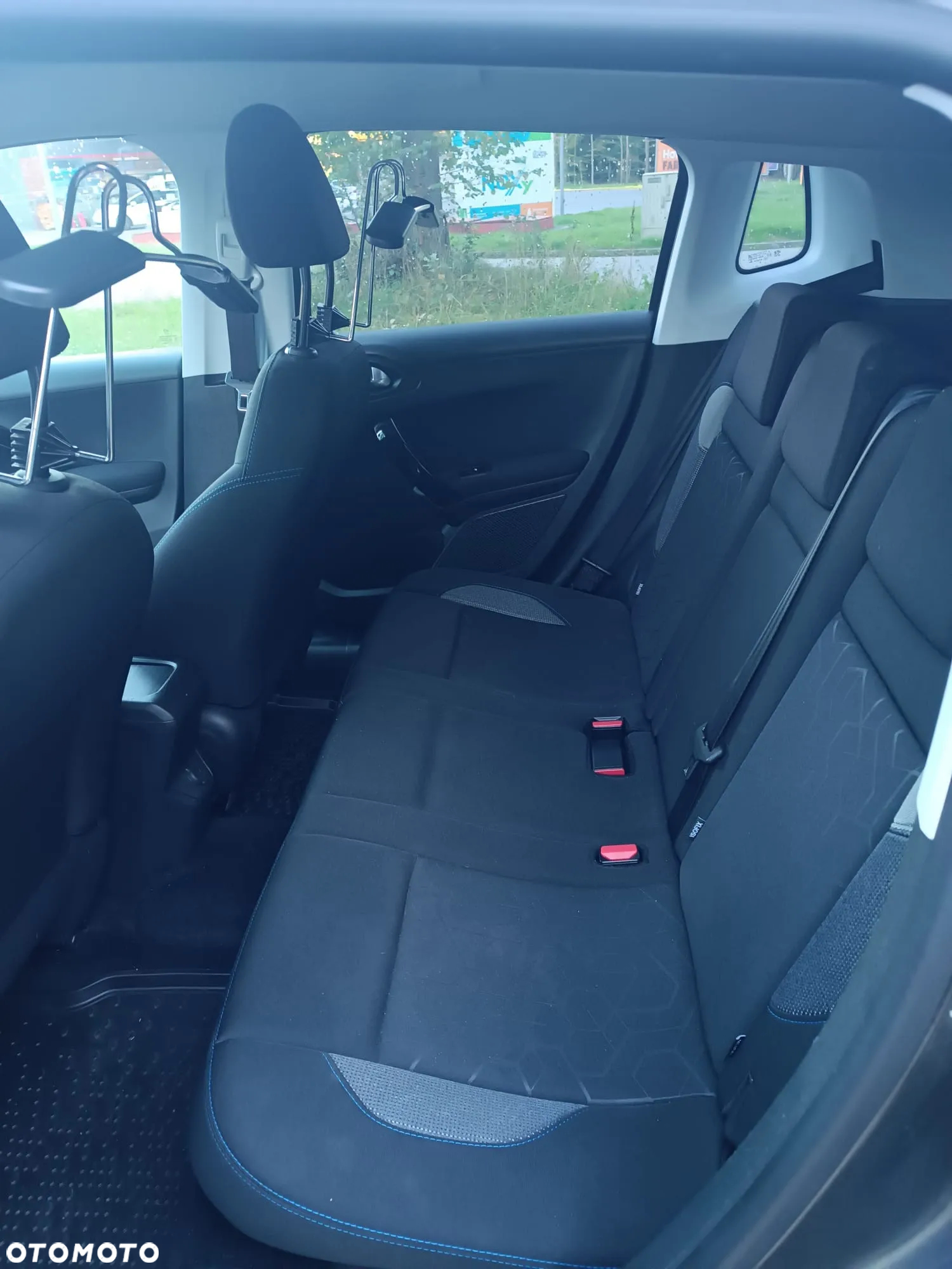 Peugeot 2008 1.2 Pure Tech GPF Signature S&S - 4