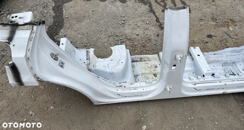 ĆWIARTKA PRÓG BOK PRAWY PODŁUŻNICA AUDI Q5 8R - 2