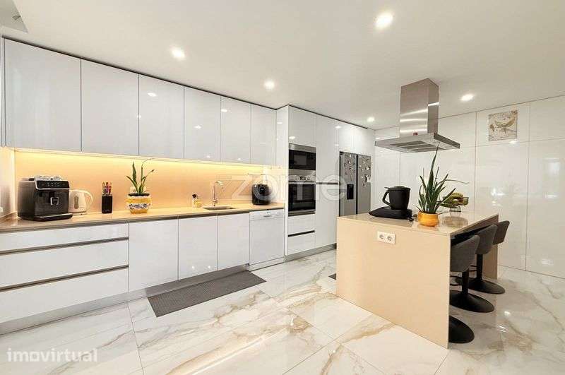Apartamento T2 com 112 m² | Grande Varanda | Garagem para 2 Carros - Grande imagem: 5/12