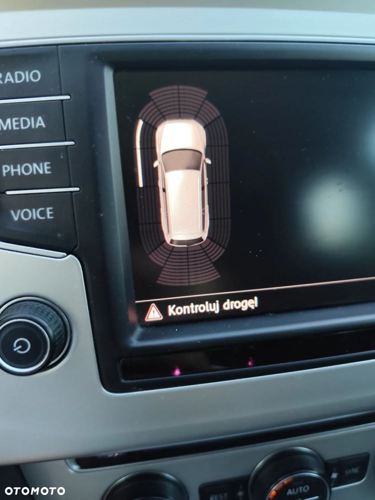 Volkswagen Passat 2.0 TDI SCR DSG Comfortline - 27