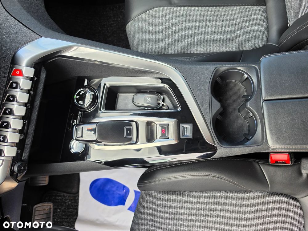 Peugeot 3008 BlueHDi 180 Stop & Start EAT8 Allure - 25
