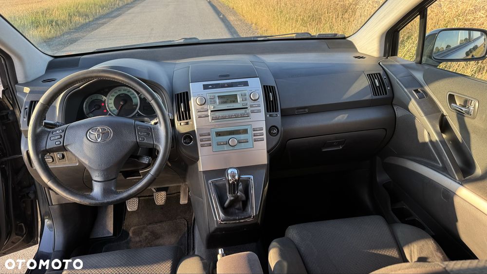 Toyota Corolla Verso - 6