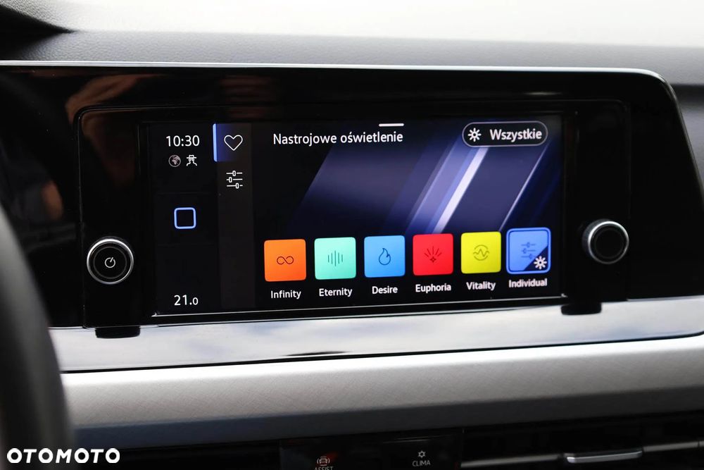 Volkswagen Golf VIII 1.5 TSI EVO Life - 17