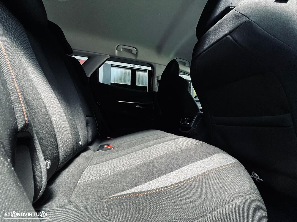 Peugeot 3008 1.5 BlueHDi Allure EAT8 - 37