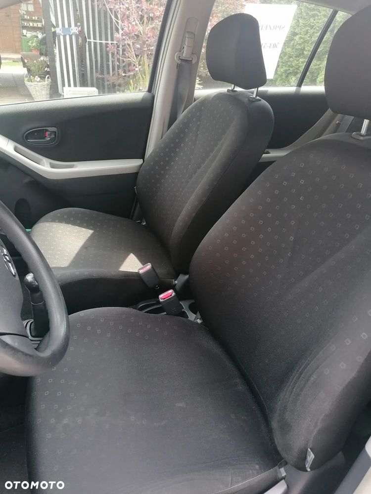 Toyota Yaris - 30