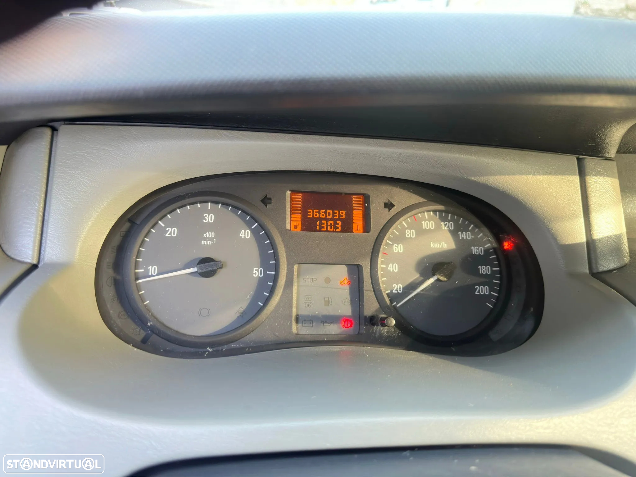 Opel VIVARO L2H1 2.9 T - 8