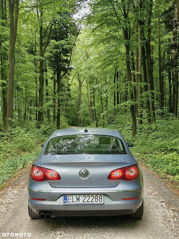 Volkswagen Passat 2.0 TDI Highline - 12