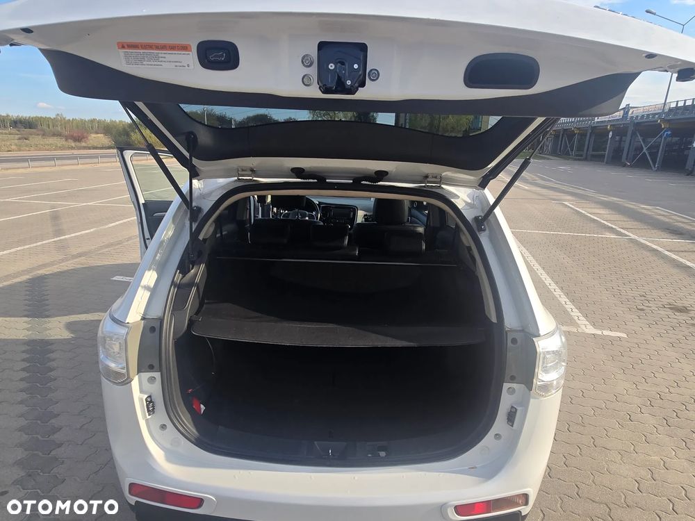 Mitsubishi Outlander 2.0 Instyle Navi 4WD CVT - 11