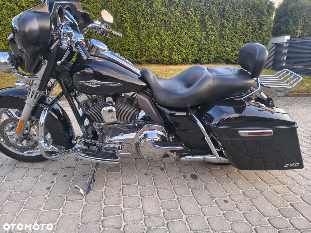 Harley-Davidson CVO Street Glide - 19